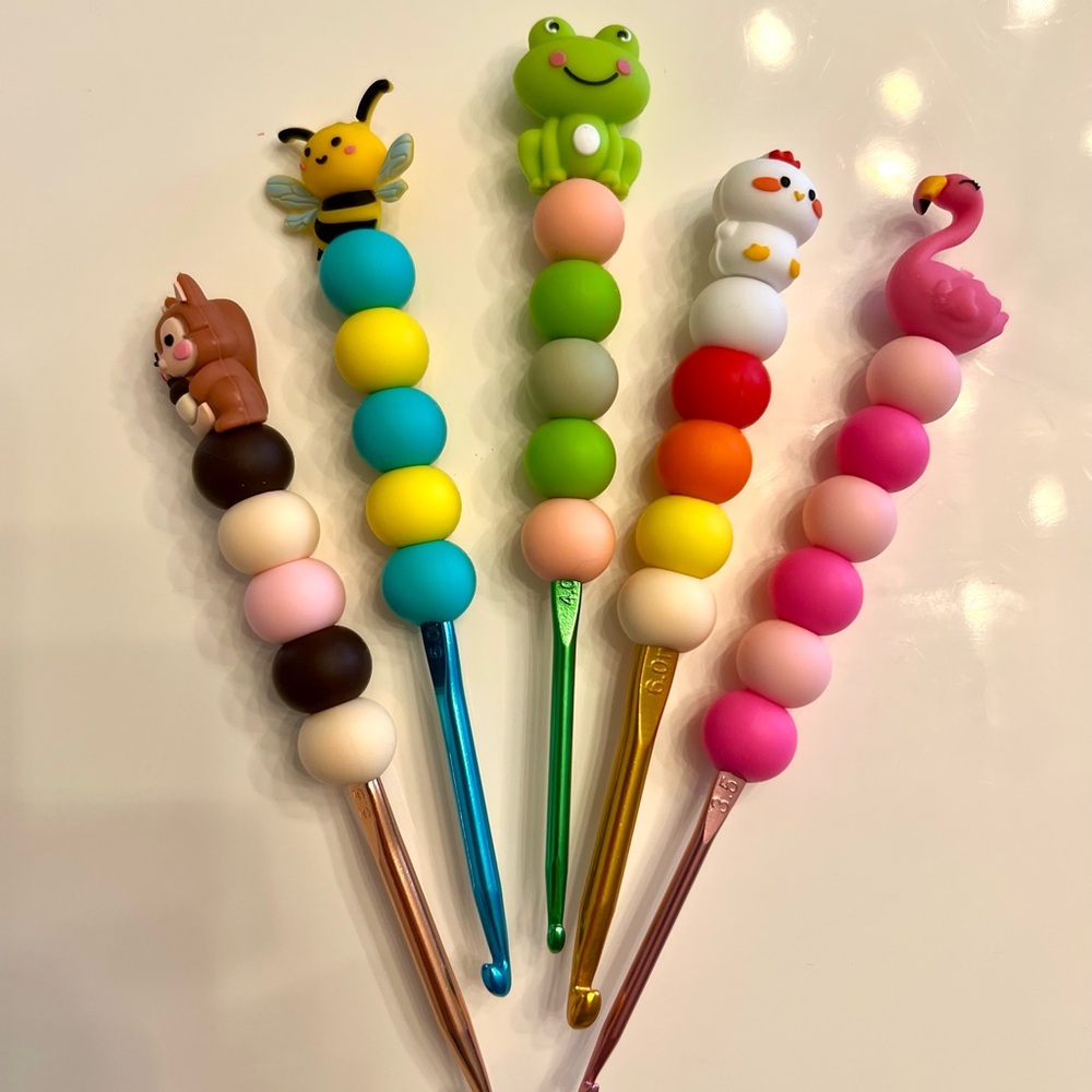 Colorful Animal-Themed Beaded Crochet Hook  Set of 5
